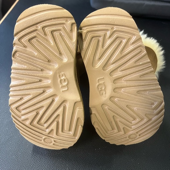 Ugg Bailey Button II Water Resistant Genuine Shearling Boot - Picture 6 of 6